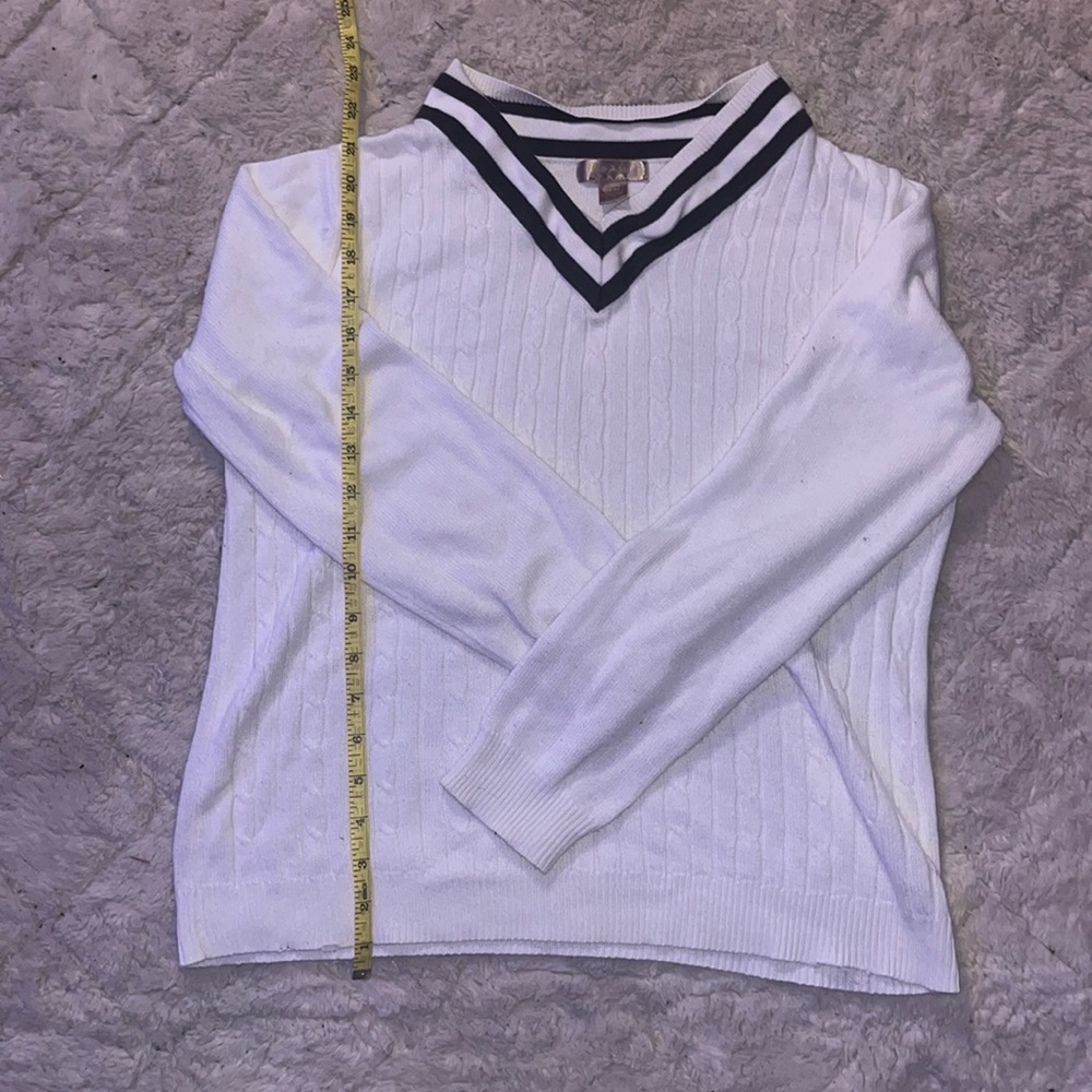 white stag v- neck sweater